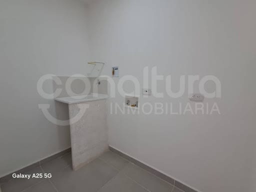 Apartamento de 2 alcobas en arriendo en Loma De San Jose, Sabaneta, 87 m² · foto 9 de 16