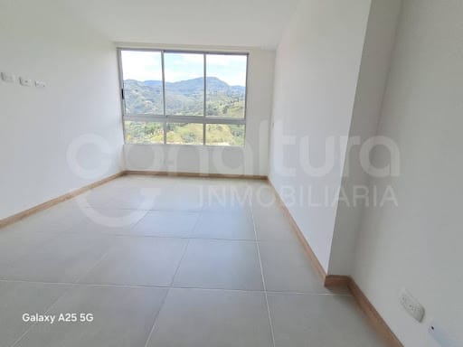 Apartamento de 2 alcobas en arriendo en Loma De San Jose, Sabaneta, 87 m² · foto 11 de 16