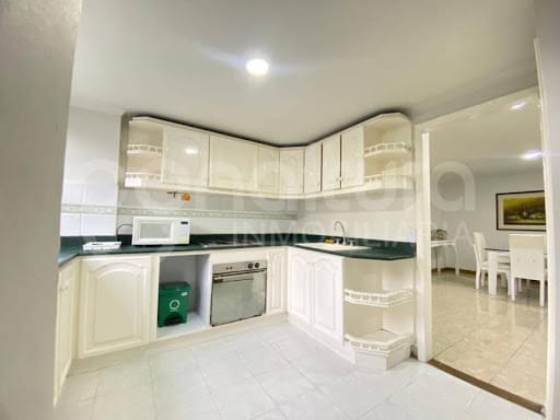 Apartamento de 3 alcobas en arriendo en El Poblado, Medellín, 180 m² · foto 1 de 11