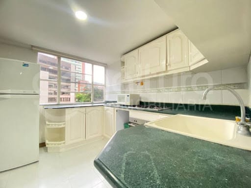 Apartamento de 3 alcobas en arriendo en El Poblado, Medellín, 180 m² · foto 2 de 11