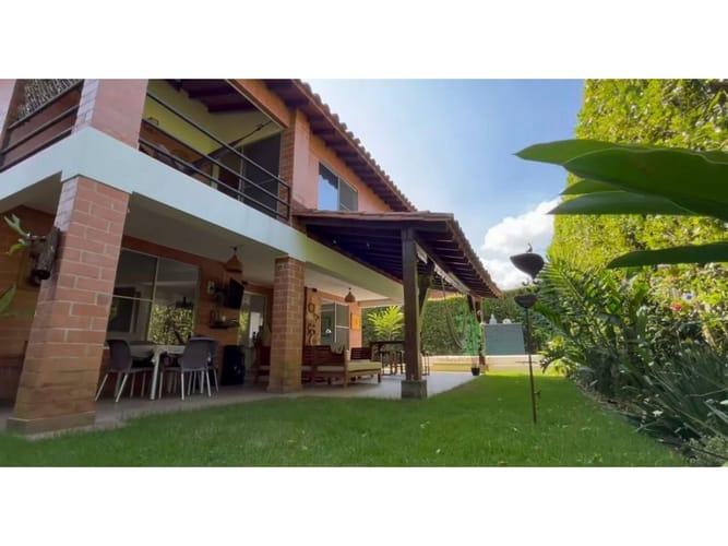 Casa de 3 alcobas en venta en Las Mercedes, Jamundí, 258 m² · foto 3 de 24