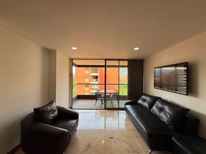 Apartamento de 2 alcobas en venta en Conquistadores, Medellín, 95 m² · foto 2 de 14