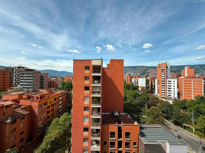 Apartamento de 2 alcobas en venta en Conquistadores, Medellín, 95 m² · foto 3 de 14