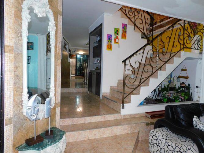 Casa de 4 alcobas en venta en Campo Alegre, Barranquilla, 230 m² · foto 2 de 24