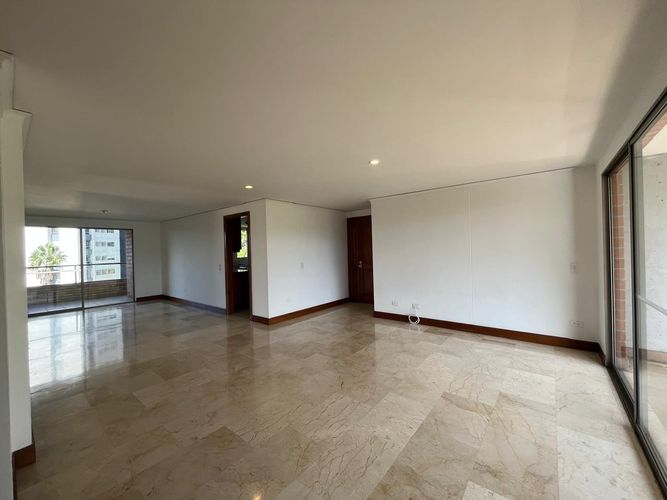 Apartamento de 3 alcobas en venta en El Poblado, Medellín, 173 m² · foto 2 de 19