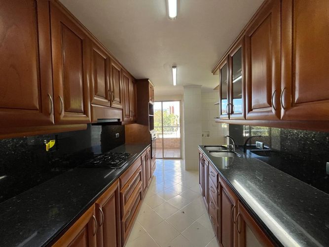 Apartamento de 3 alcobas en venta en El Poblado, Medellín, 173 m² · foto 3 de 19