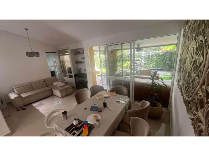 Casa de 5 alcobas en venta en El Castillo, Jamundí, 240 m² · foto 3 de 10