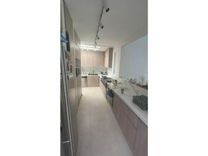 Casa de 5 alcobas en venta en El Castillo, Jamundí, 240 m² · foto 4 de 10