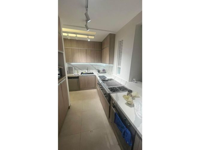 Casa de 5 alcobas en venta en El Castillo, Jamundí, 240 m² · foto 5 de 10