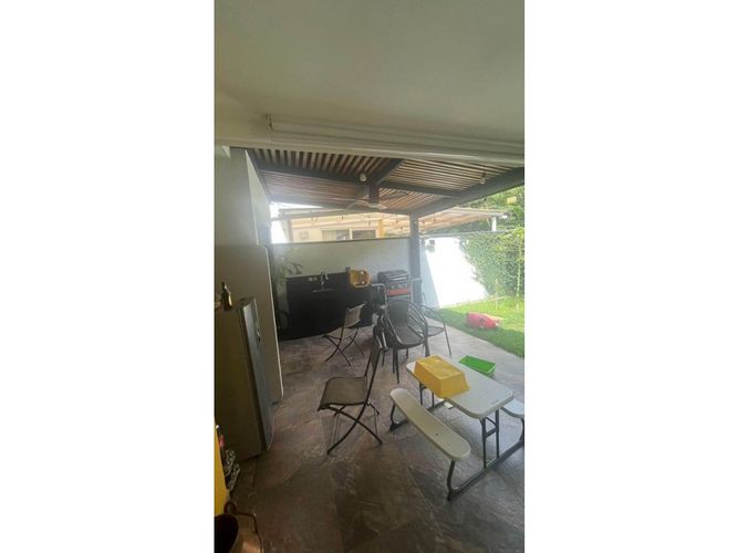 Casa de 5 alcobas en venta en El Castillo, Jamundí, 240 m² · foto 7 de 10
