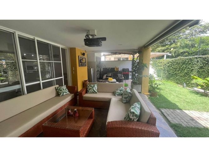Casa de 5 alcobas en venta en El Castillo, Jamundí, 240 m² · foto 9 de 10