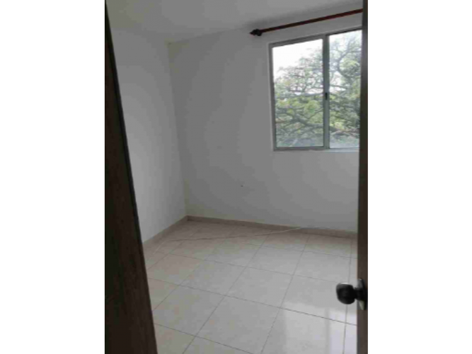 Apartamento de 2 alcobas en venta en Cr. Los Naranjos, Jamundí, 62 m² · foto 8 de 24