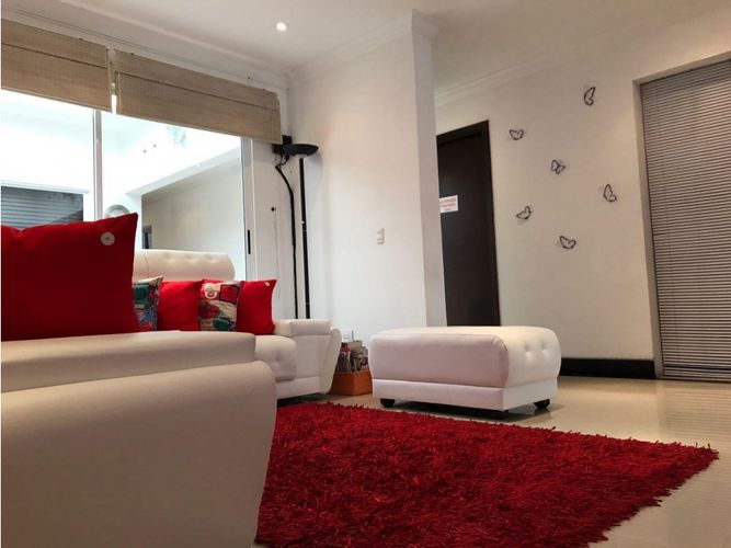 Casa de 12 alcobas en venta en Pampa Linda, Cali, 282 m² · foto 2 de 21