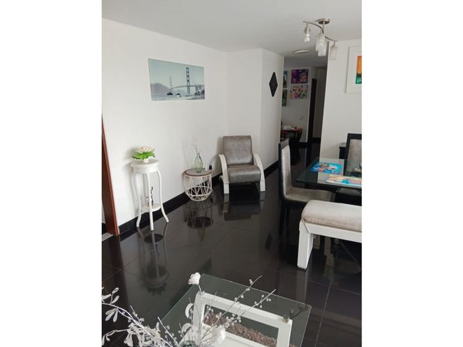 Apartamento en venta en Los Cambulos, Cali · foto 3 de 16
