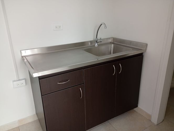 Oficina en arriendo en El Poblado, Medellín, 76 m² · foto 2 de 11
