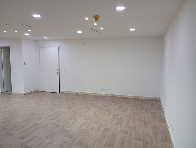 Oficina en arriendo en El Poblado, Medellín, 76 m² · foto 5 de 11