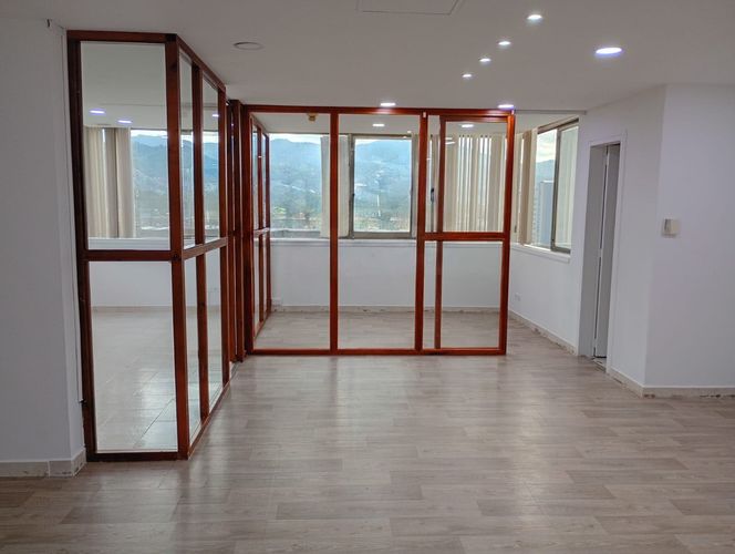 Oficina en arriendo en El Poblado, Medellín, 76 m² · foto 9 de 11