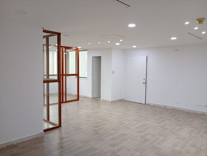Oficina en arriendo en El Poblado, Medellín, 76 m² · foto 3 de 11