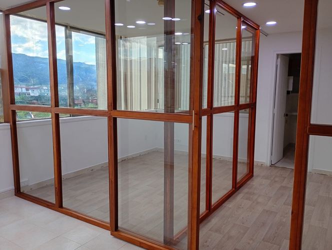 Oficina en arriendo en El Poblado, Medellín, 76 m² · foto 10 de 11