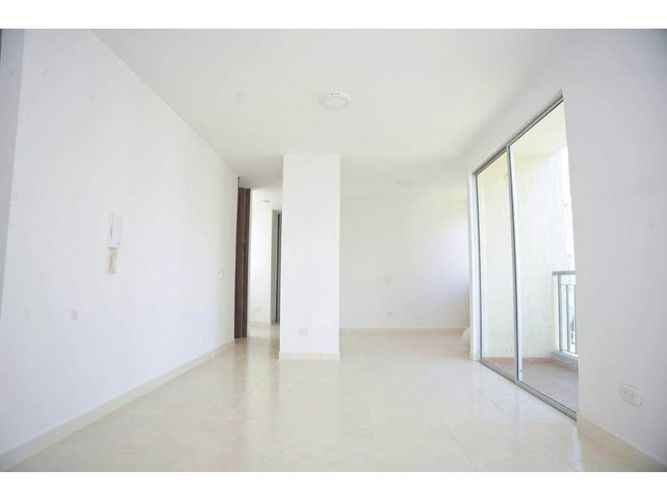 Apartamento de 2 alcobas en venta en Cr. Los Naranjos, Jamundí, 62 m² · foto 2 de 14