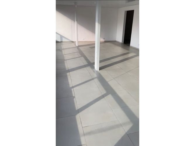 Edificio en venta en San Fernando Nuevo, Cali, 727 m² · foto 2 de 16