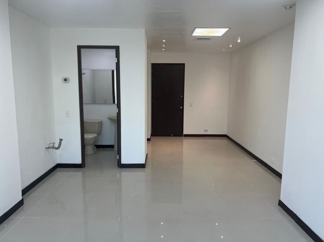Oficina en arriendo en Los Naranjos, Medellín, 34 m² · foto 8 de 15