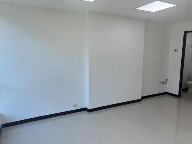 Oficina en arriendo en Los Naranjos, Medellín, 34 m² · foto 12 de 15