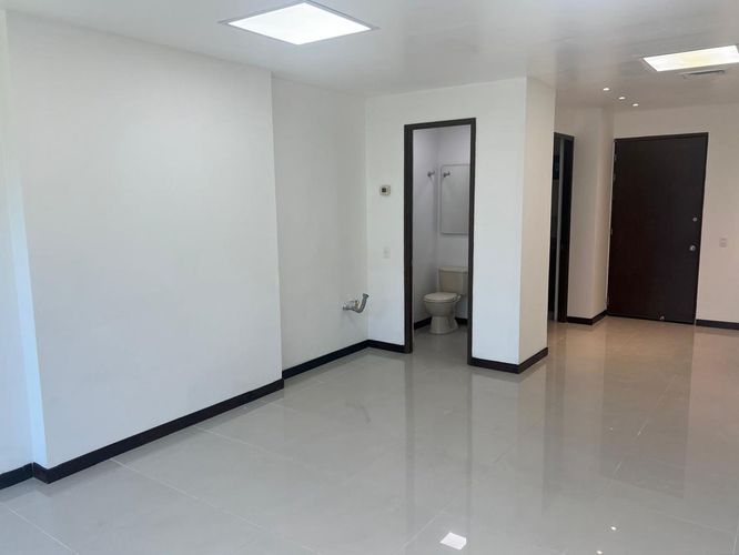 Oficina en arriendo en Los Naranjos, Medellín, 34 m² · foto 13 de 15