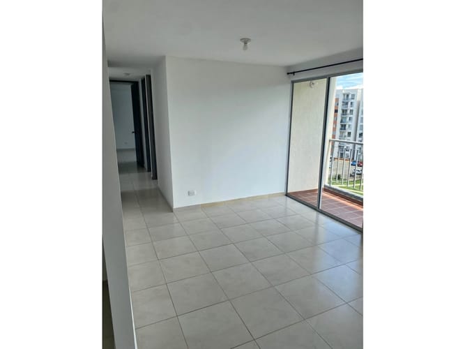 Apartamento de 2 alcobas en venta en Cr. Los Naranjos, Jamundí, 62 m² · foto 2 de 19