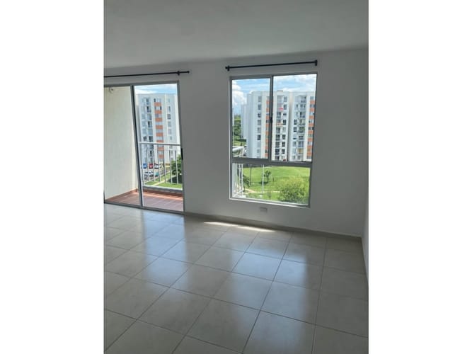 Apartamento de 2 alcobas en venta en Cr. Los Naranjos, Jamundí, 62 m² · foto 3 de 19