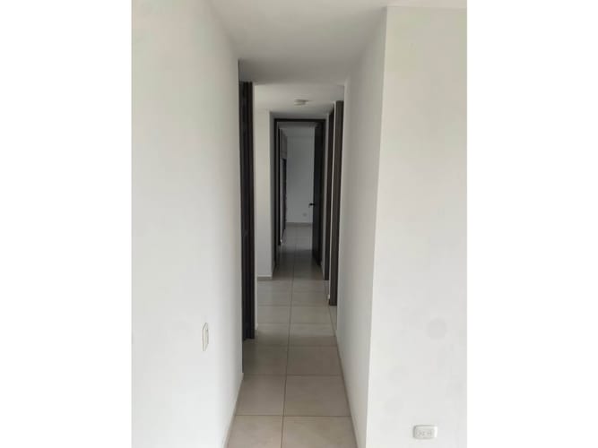 Apartamento de 2 alcobas en venta en Cr. Los Naranjos, Jamundí, 62 m² · foto 4 de 19