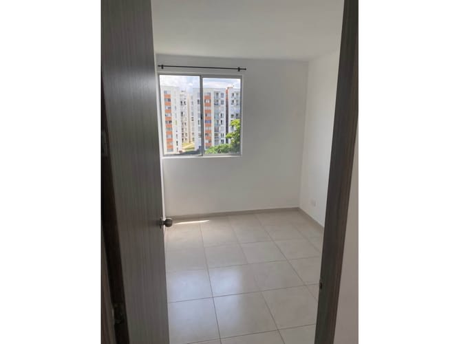 Apartamento de 2 alcobas en venta en Cr. Los Naranjos, Jamundí, 62 m² · foto 8 de 19