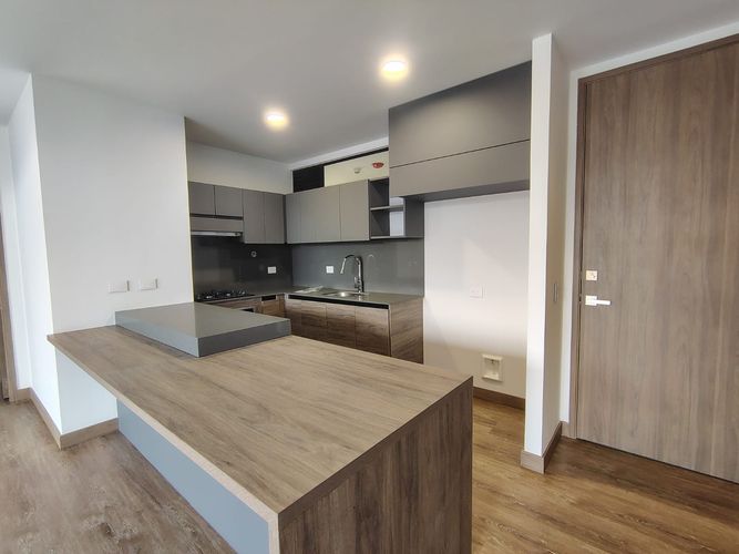 Apartamento de 2 alcobas en arriendo en El Poblado, Medellín, 95 m² · foto 4 de 18