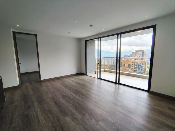 Apartamento de 2 alcobas en arriendo en El Poblado, Medellín, 95 m² · foto 2 de 18