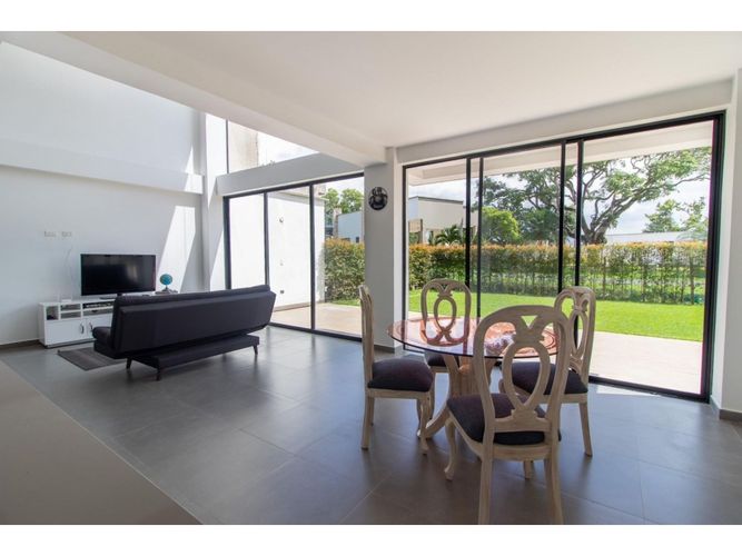 Casa de 4 alcobas en venta en Las Mercedes, Jamundí, 280 m² · foto 2 de 24