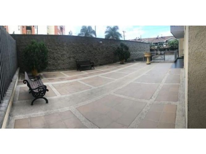 Apartamento en venta en La Flora, Cali · foto 2 de 14