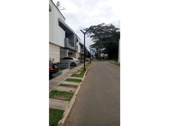 Casa de 4 alcobas en venta en Alfaguara, Jamundí, 296 m² · foto 2 de 24