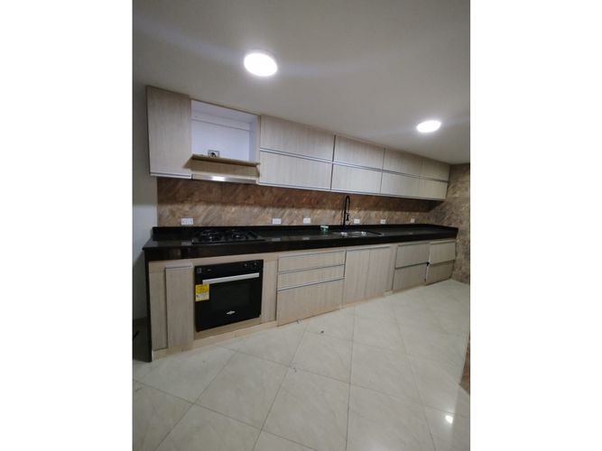 Casa de 6 alcobas en venta en El Limonar, Cali, 160 m² · foto 6 de 24