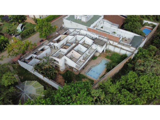 Casa en venta en Sector La Luisa Bella Suiza, Cali, 1100 m² · foto 3 de 7