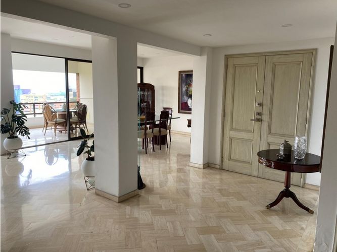 Apartamento de 3 alcobas en venta en Santa Monica, Cali, 240 m² · foto 3 de 14