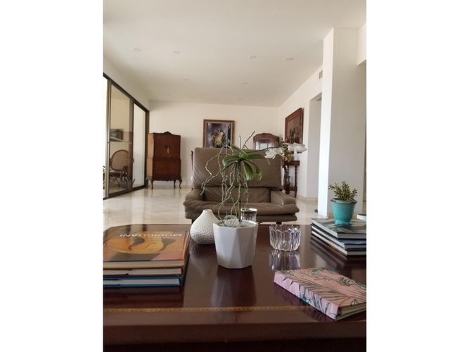 Apartamento de 3 alcobas en venta en Santa Monica, Cali, 240 m² · foto 7 de 14