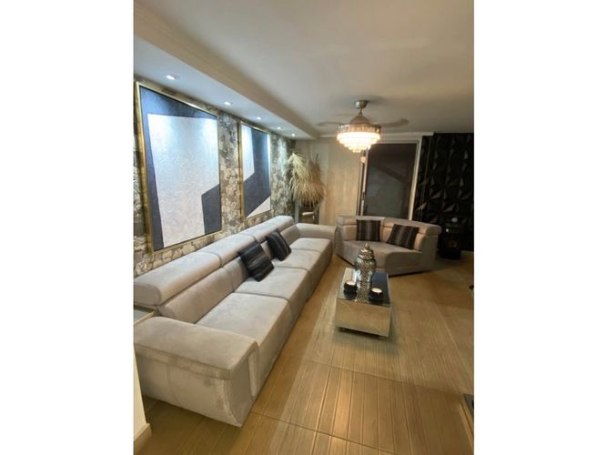 Casa de 4 alcobas en venta en El Castillo, Jamundí, 225 m² · foto 3 de 10