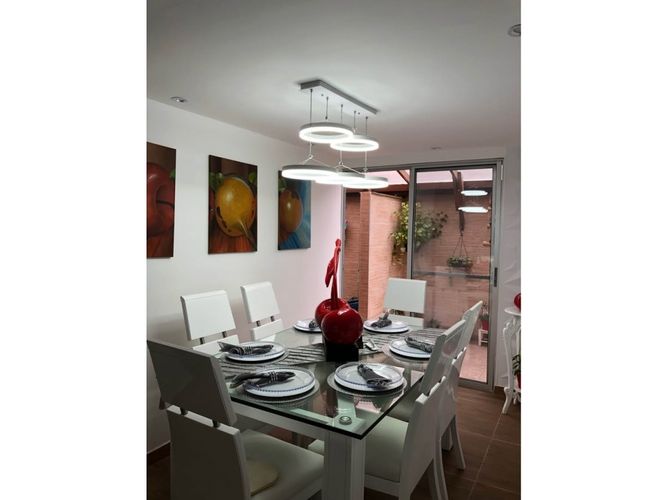 Casa de 4 alcobas en venta en El Castillo, Jamundí, 225 m² · foto 5 de 10