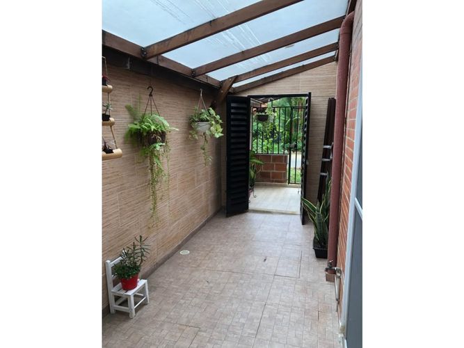 Casa de 4 alcobas en venta en El Castillo, Jamundí, 225 m² · foto 6 de 10
