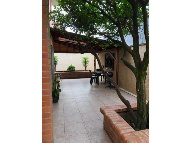 Casa de 4 alcobas en venta en El Castillo, Jamundí, 225 m² · foto 7 de 10