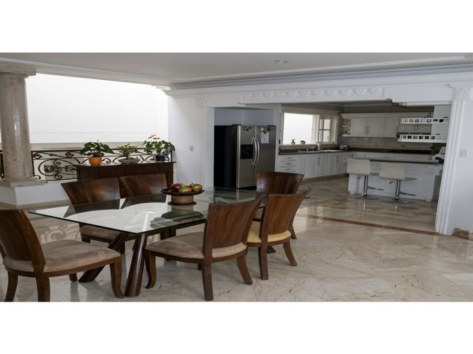 Casa de 5 alcobas en venta en El Ingenio, Cali, 500 m² · foto 2 de 17