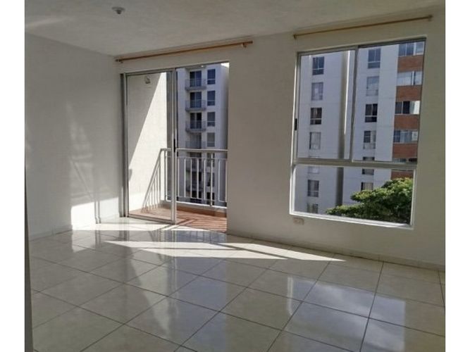 Apartamento de 3 alcobas en venta en Cr. Los Naranjos, Jamundí, 62 m² · foto 2 de 5