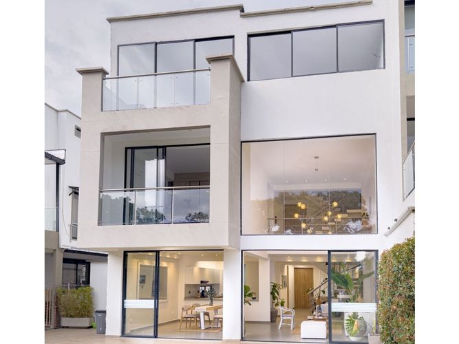 Casa de 5 alcobas en venta en Las Mercedes, Jamundí, 280 m² · foto 2 de 24