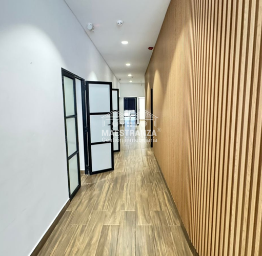 Oficina en arriendo en Santa Maria De Los Angeles, Medellín, 450 m² · foto 2 de 19