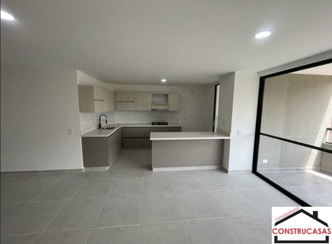 Apartamento de 3 alcobas en venta en La Castellana, Medellín, 116 m² · foto 3 de 17